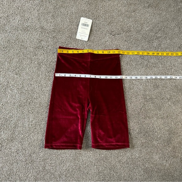 Fabletics High Waisted Velour Bike Shorts size S💥New with tags Stretchy sexy - Picture 5 of 12